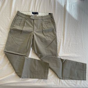 Abercrombie chino’s stretch